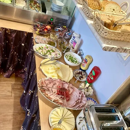 住宿加早餐酒店 Pod Roza 乌斯特卡