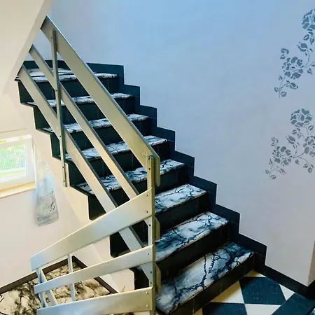 Pod Roza 住宿加早餐酒店 3*